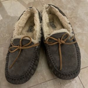 UGG moccasins / Slippers
